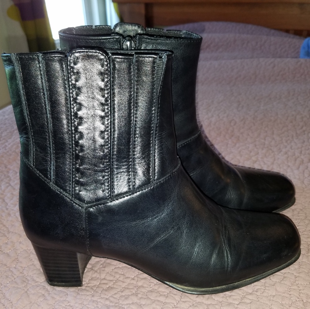 Clark's Black Leather Boots Size 7